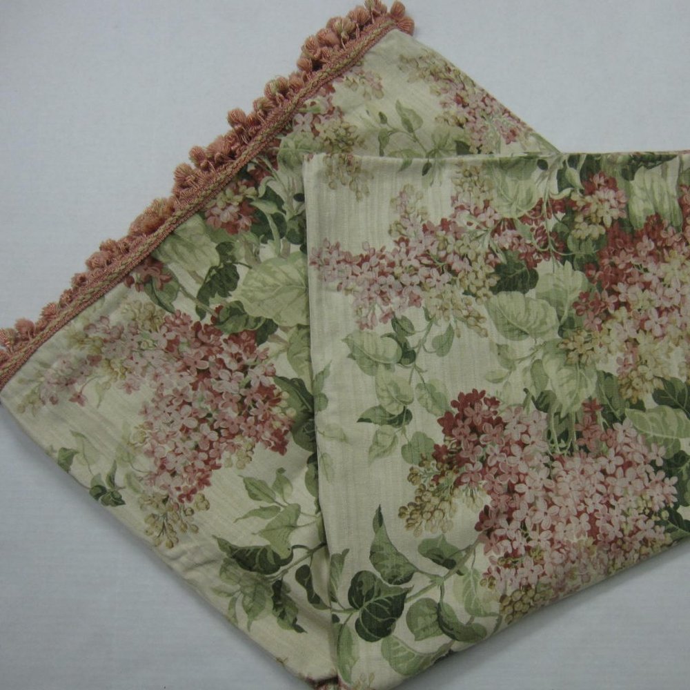 Hydrangea Tablecloth Pink Green Tassels 81 x 47